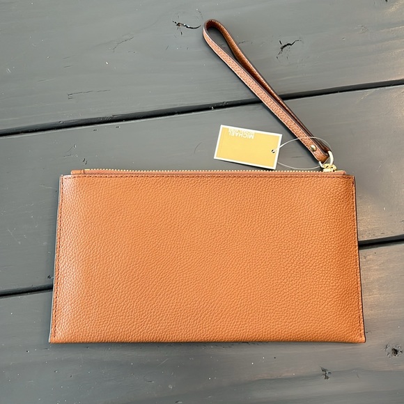 NWT Michael Kors Zip Clutch Wristlet - Picture 3 of 13